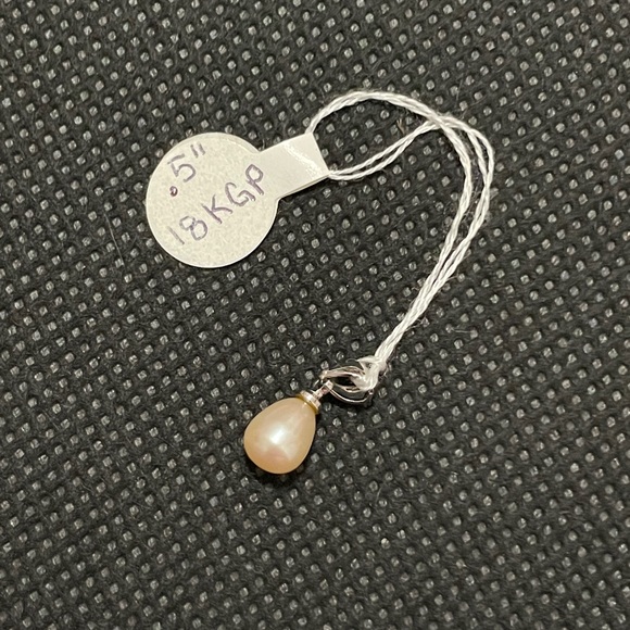 NWT Pearl Pendant - Picture 3 of 5